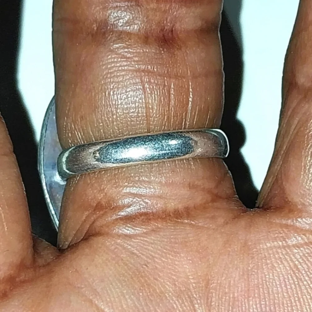 Elegant Unisex Silver and Green Gemstone Ring Sz 9